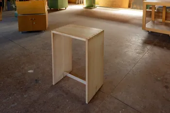 Réalisez votre petite table d'appoint en bois massif