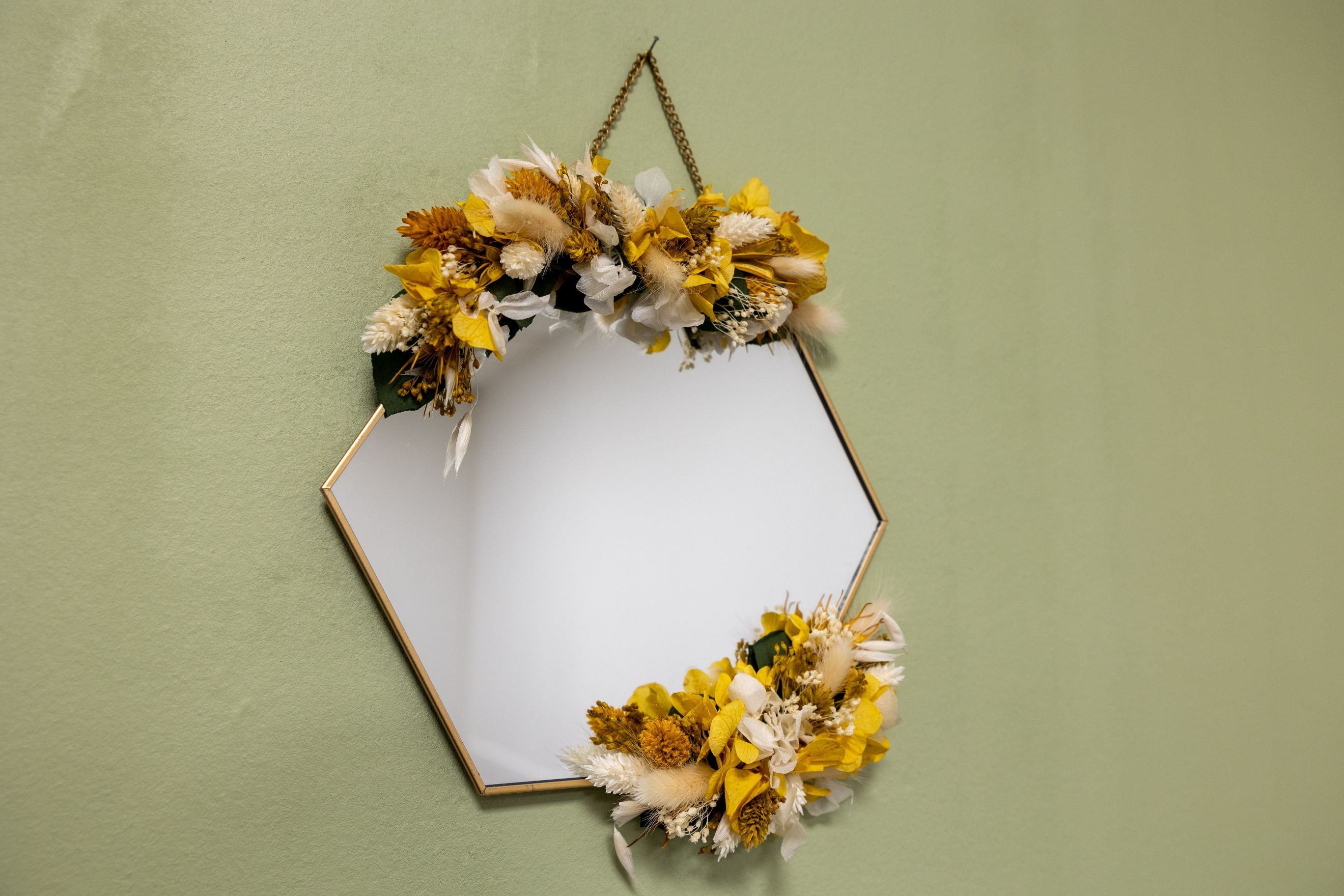 Créez votre miroir en fleurs séchées