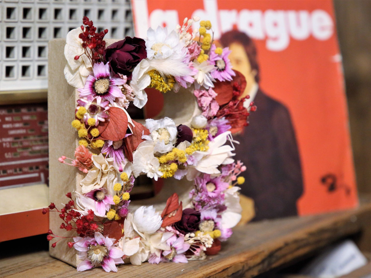 Wecandoo - Réalisez votre lettre en fleurs séchées