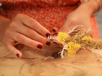 Réalisez votre accessoire en fleurs séchées