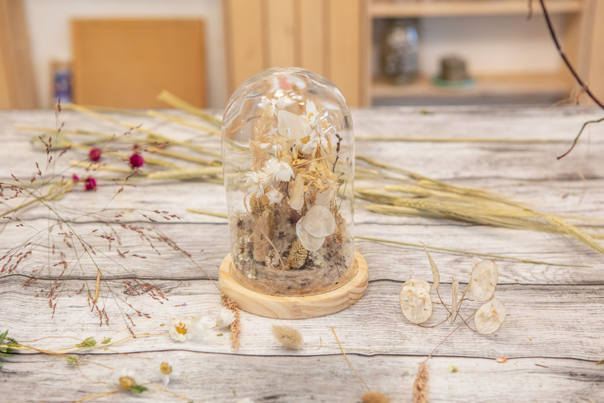 Compose your own dried flower bell