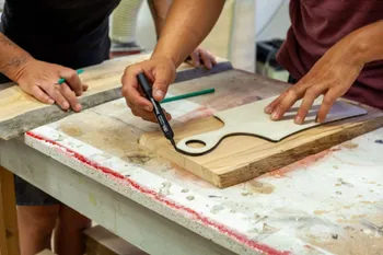 Wecandoo - Fabriquez votre planche apéro en bois de réemploi