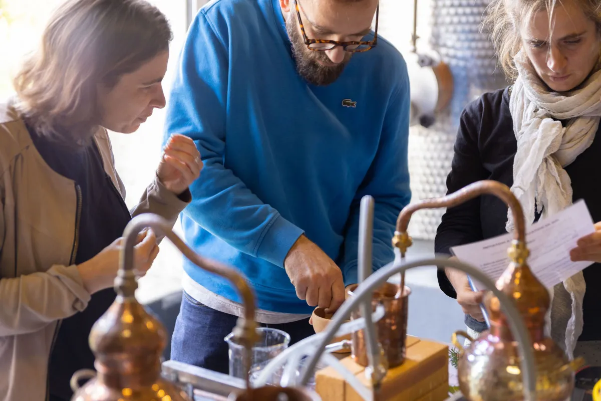 Glissez-vous dans la peau d'un distillateur