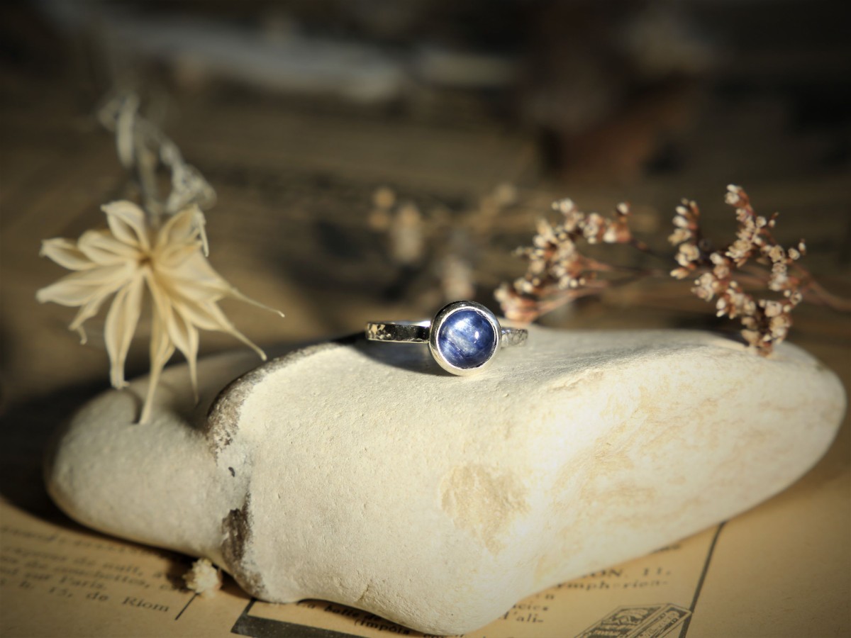 Créez votre bague sertie en argent