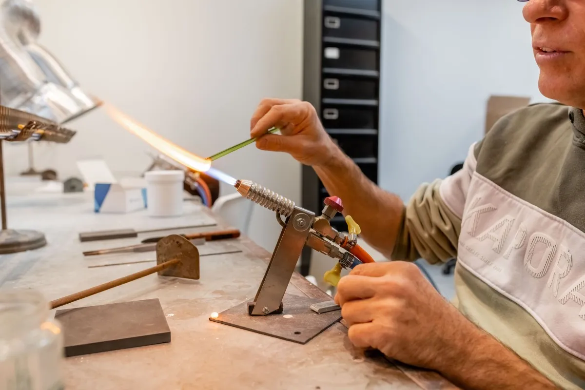 Initiez-vous au filage de verre au chalumeau