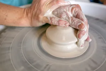 Découvrez le tournage de porcelaine - 1J