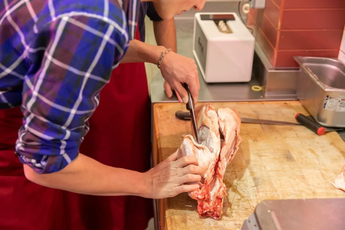 Apprenez à découper l'agneau
