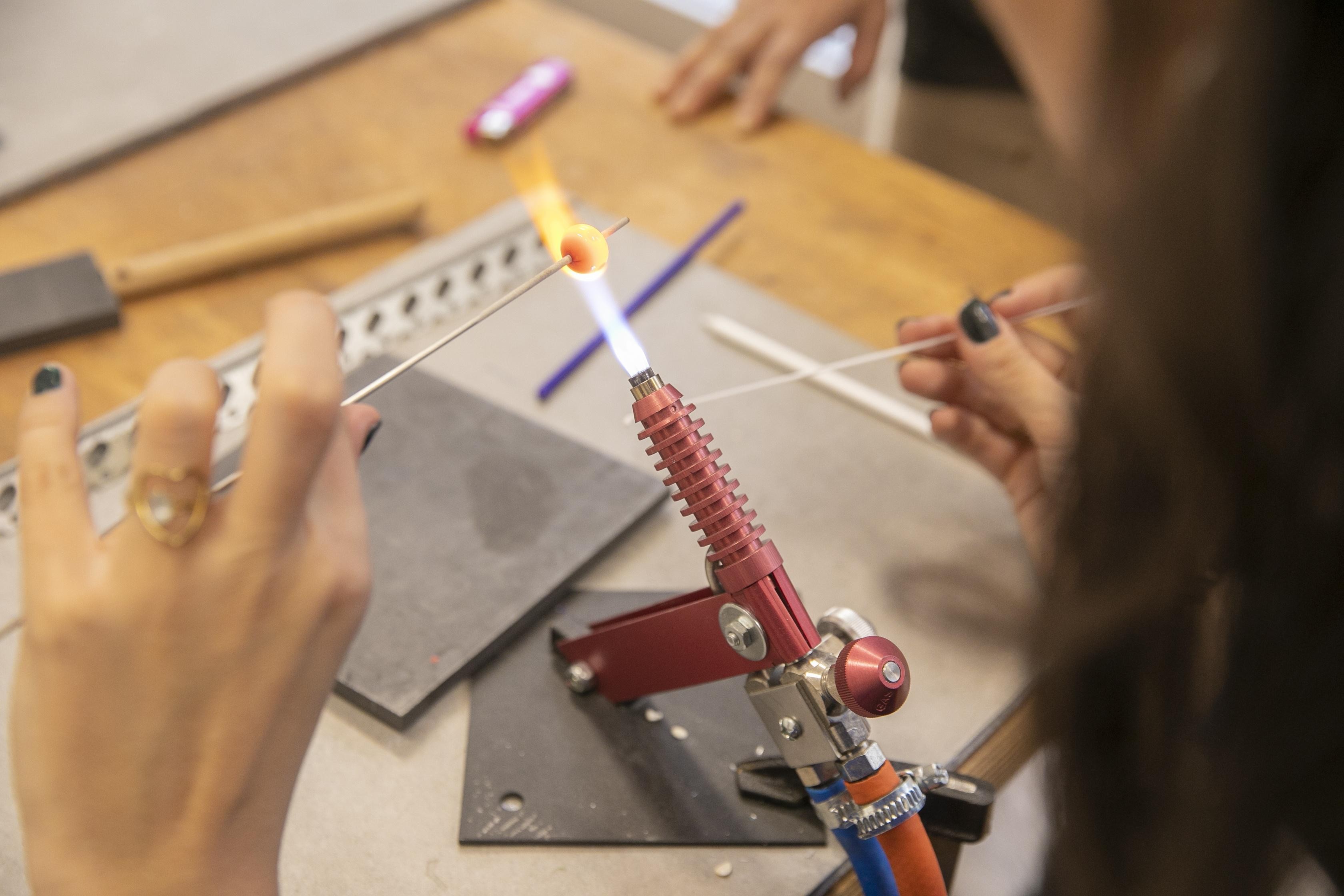 Initiez-vous au travail du verre au chalumeau