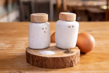 Modelez votre salière et poivrière en céramique