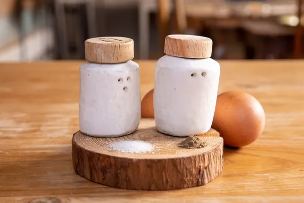 Wecandoo - Modelez votre salière et poivrière en céramique