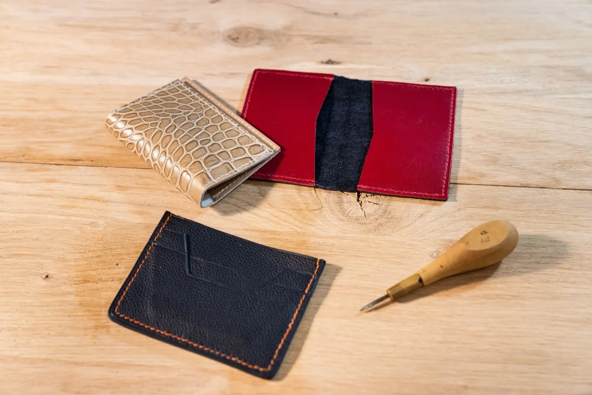 Réalisez votre porte-cartes en cuir