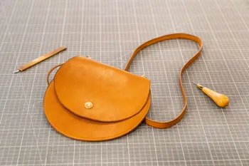 Wecandoo - Créez votre sac pochette en cuir