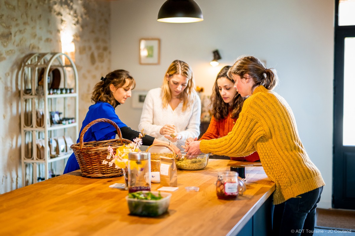 Cuisinez des plantes et composez votre infusion