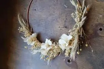 Réalisez votre couronne de fleurs séchées