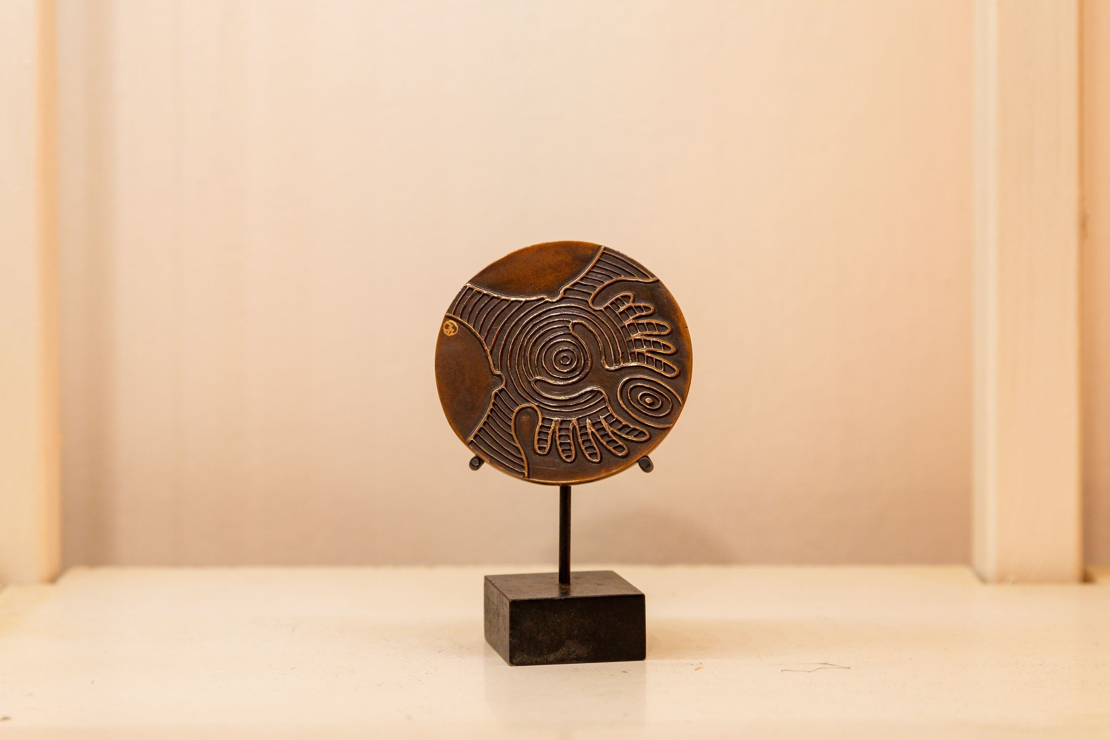 Façonnez votre dessous-de-verre en laiton