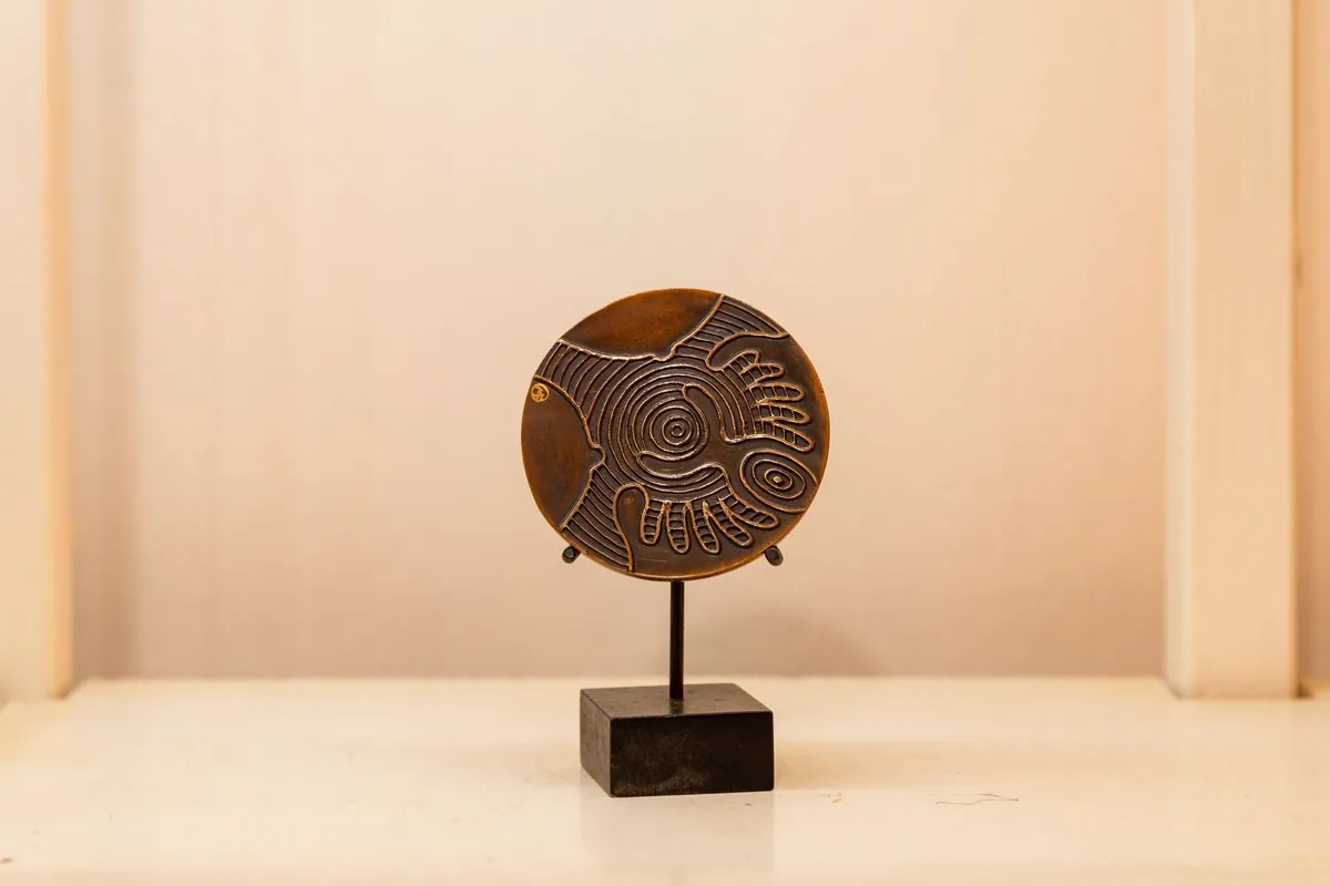 Façonnez votre dessous-de-verre en laiton