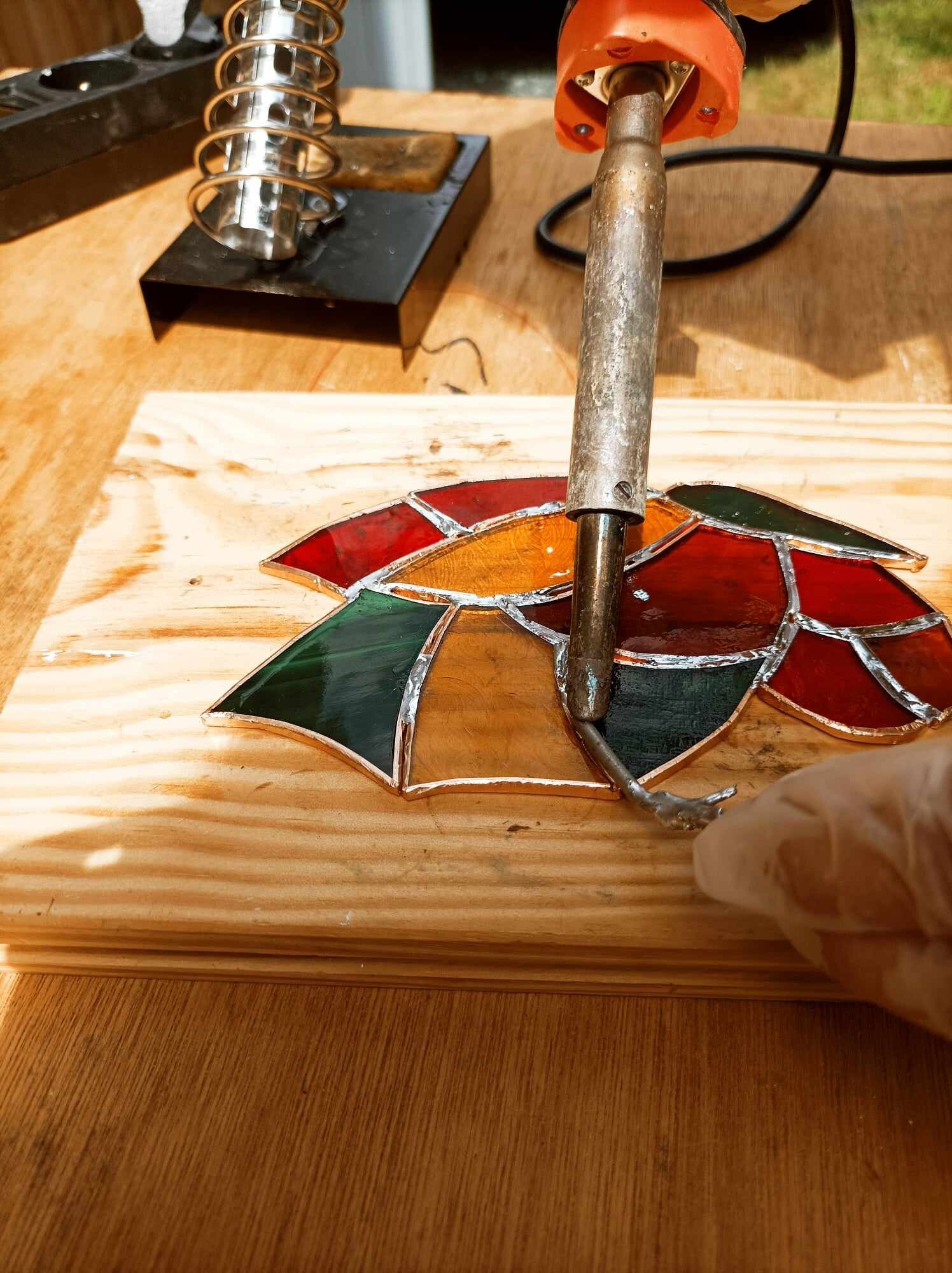 Initiez-vous au vitrail avec Tiffany