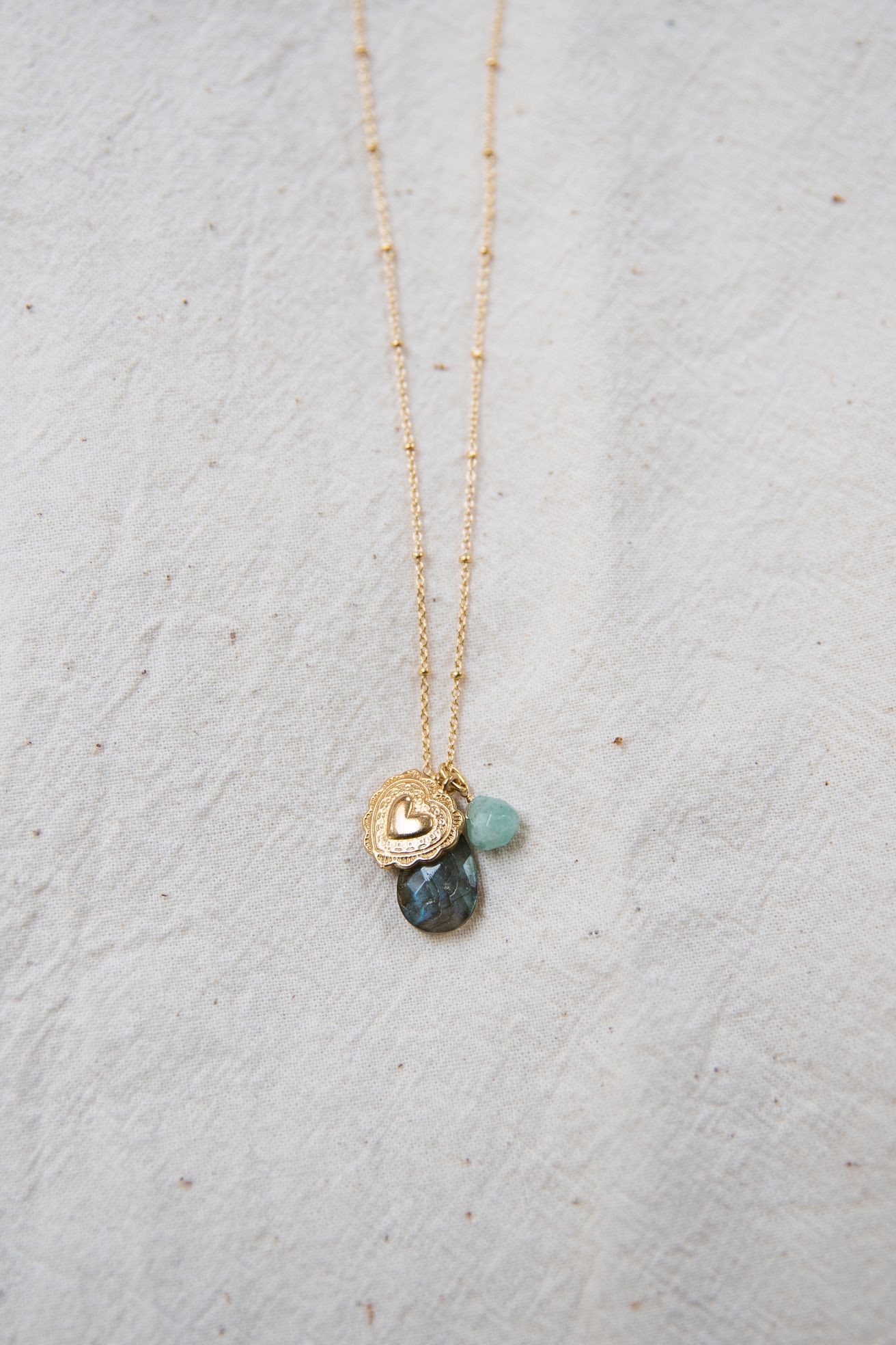 Create your own personalised necklace