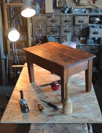 Restaurez votre meuble ancien en bois massif