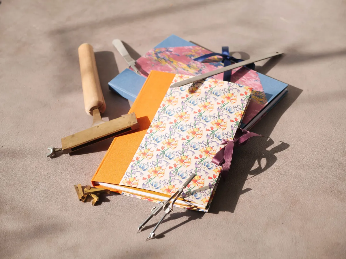 Initiez-vous à la reliure et fabriquez votre carnet