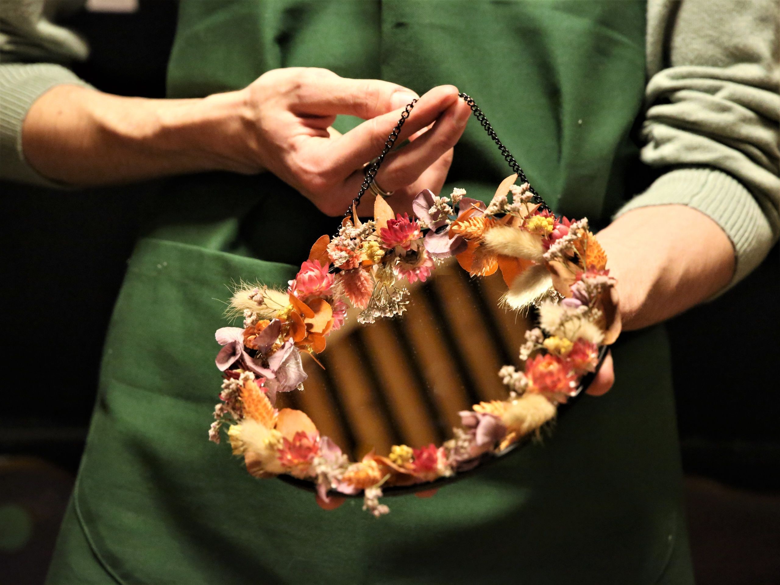 Décorez votre miroir ou cadre en fleurs séchées