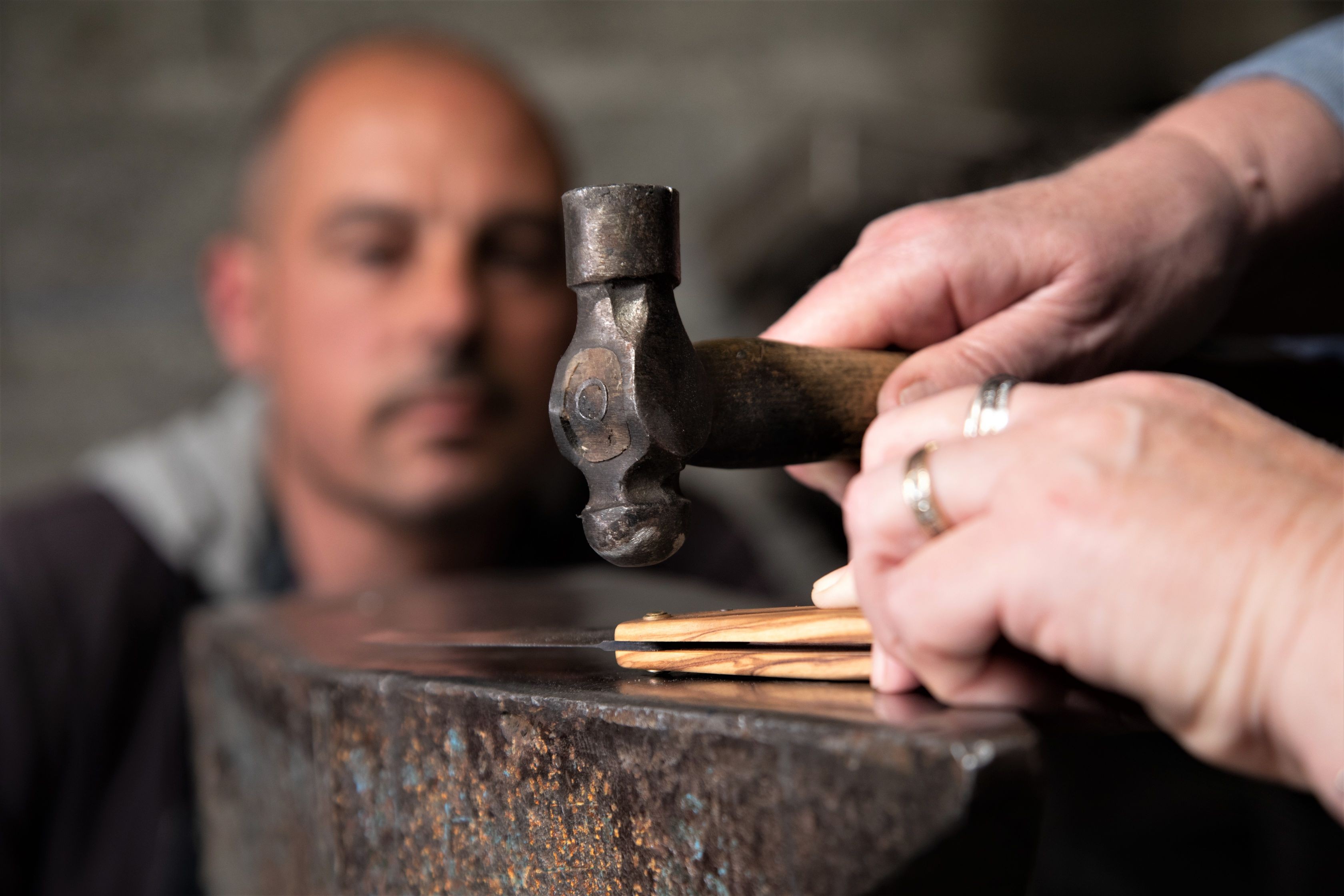 Forgez votre couteau pliant sur une journée