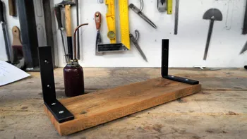 Créez votre étagère en métal et en bois