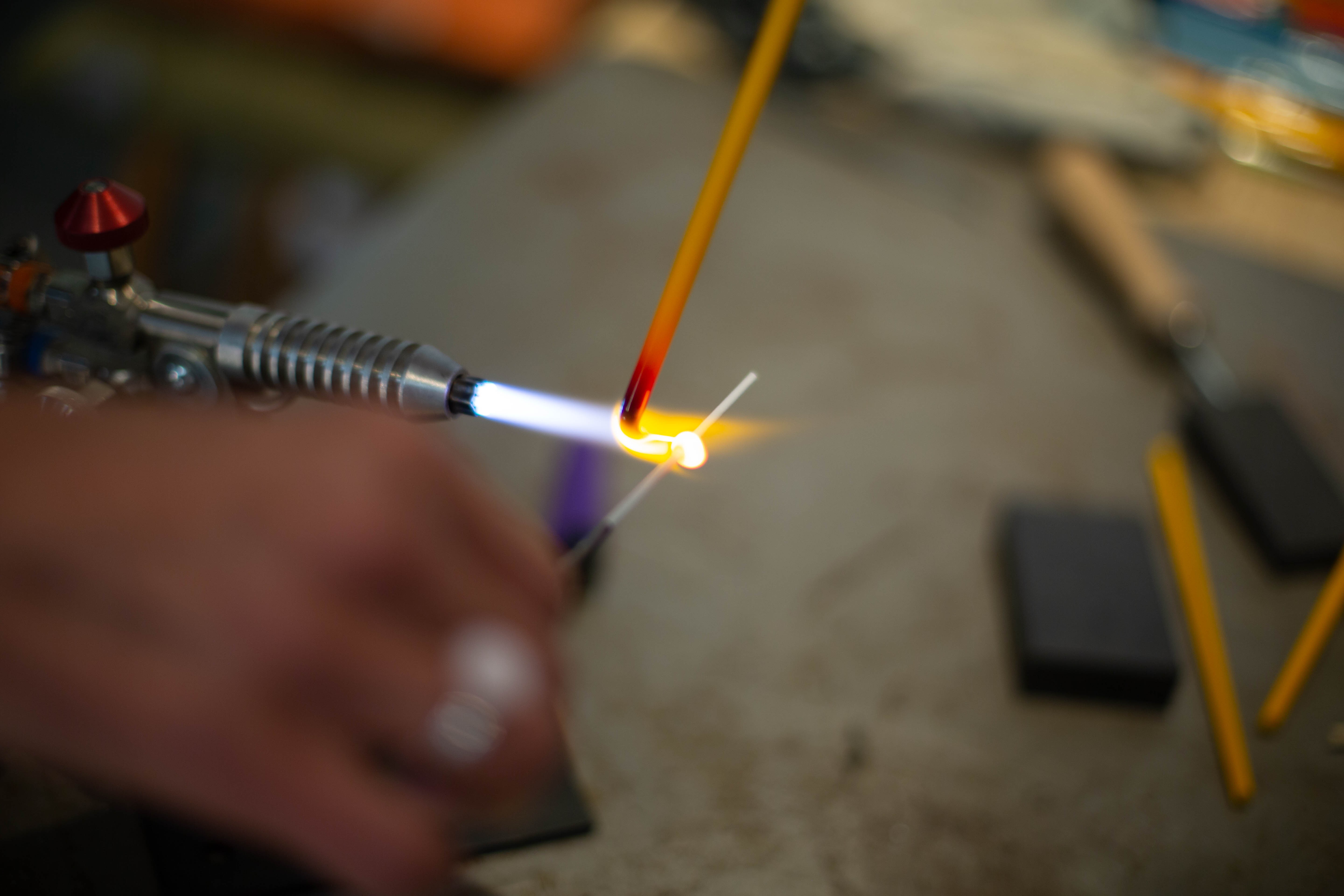 Réalisez votre bijou en verre grâce au filage