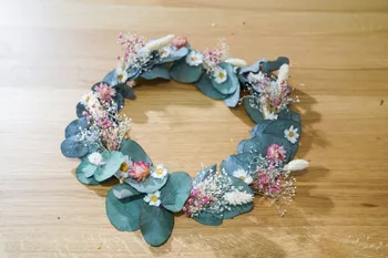 Réalisez votre couronne murale en fleurs séchées