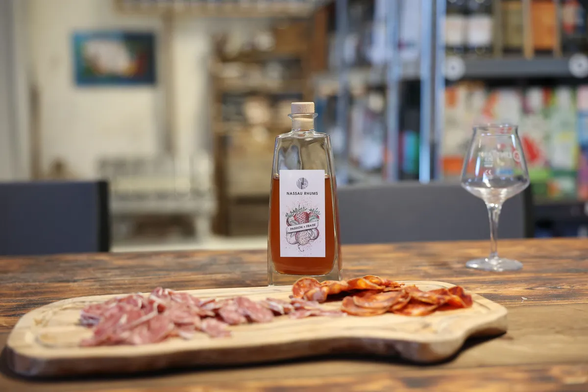 Visitez une rhumerie artisanale et dégustez 6 rhums