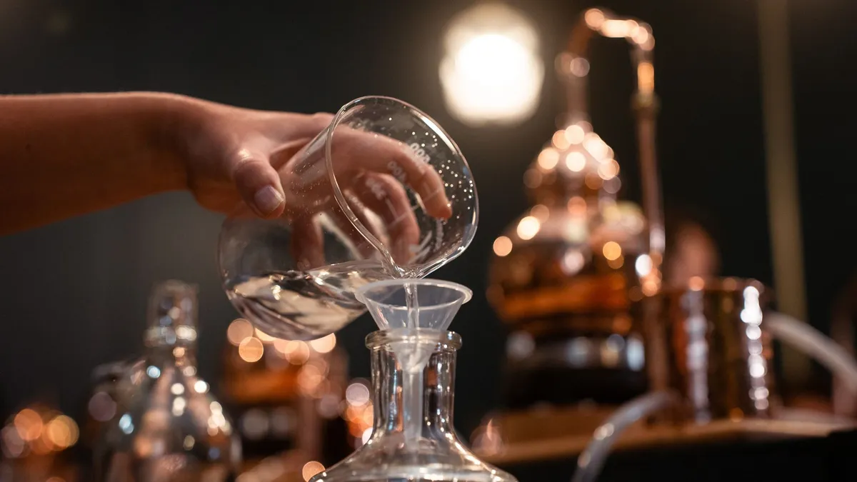 Distillez votre gin dans une bouteille de 70 cl