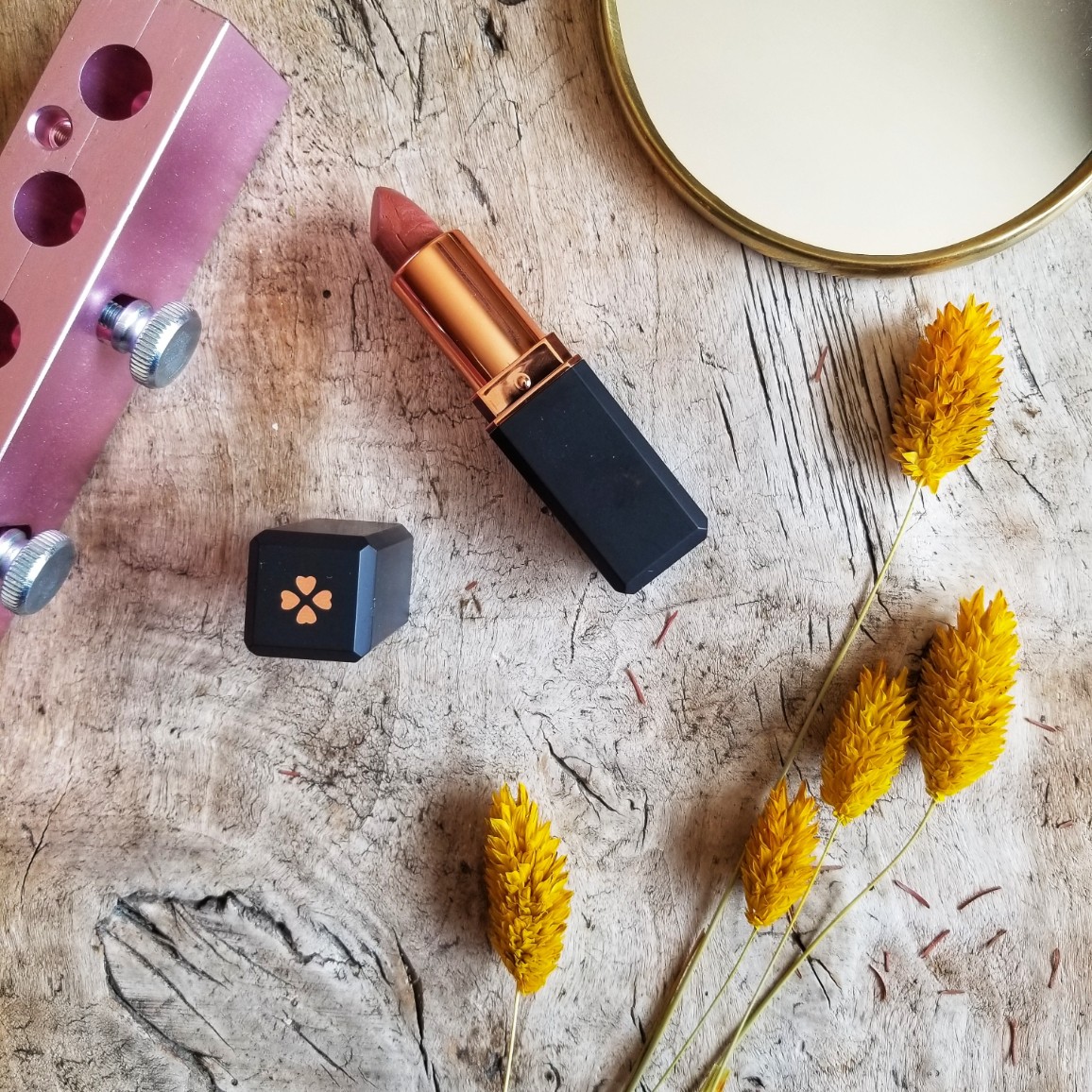 Créez votre rouge à lèvres et votre vernis à ongles