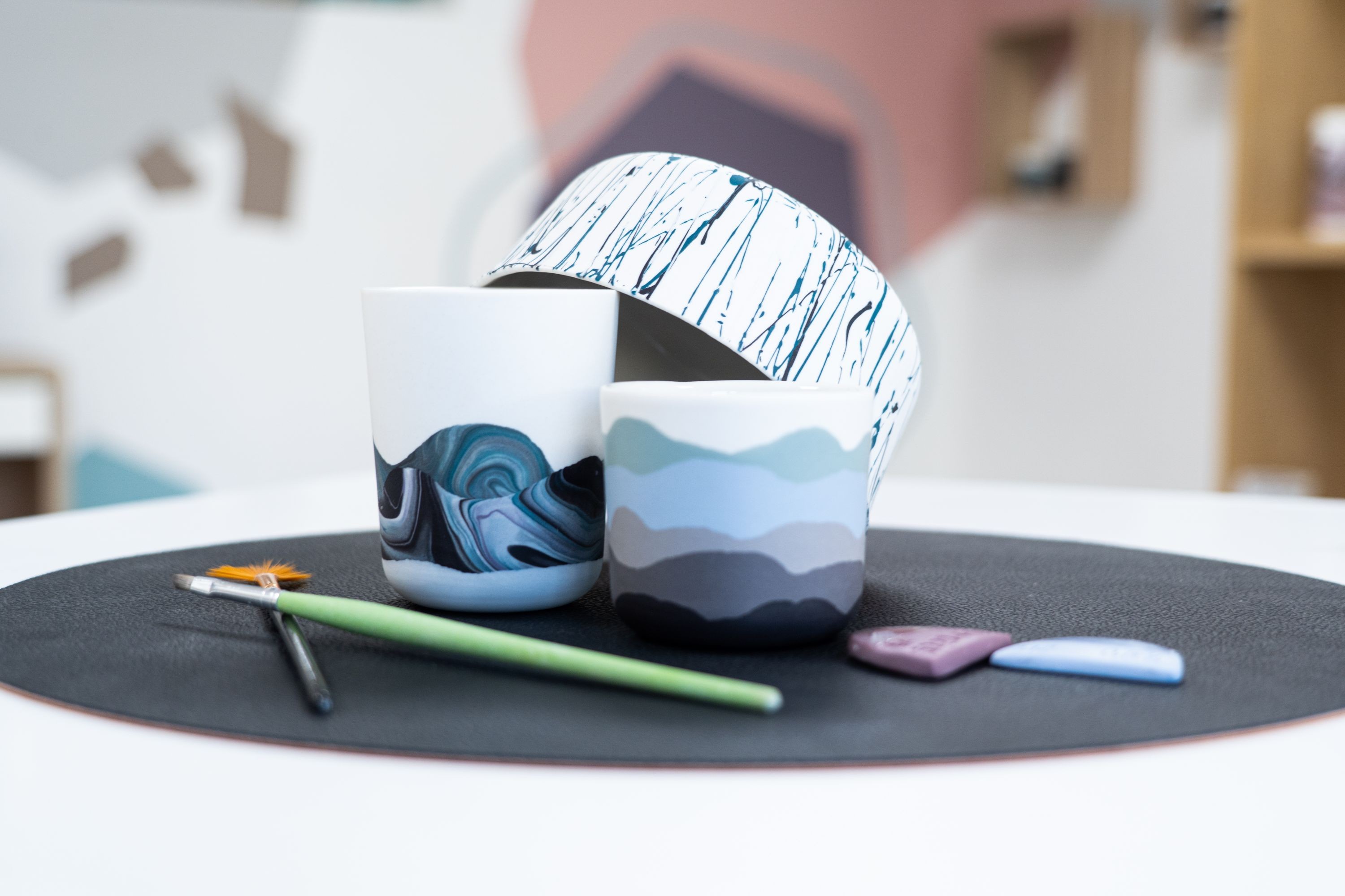 Coulez et décorez vos objets colorés en porcelaine