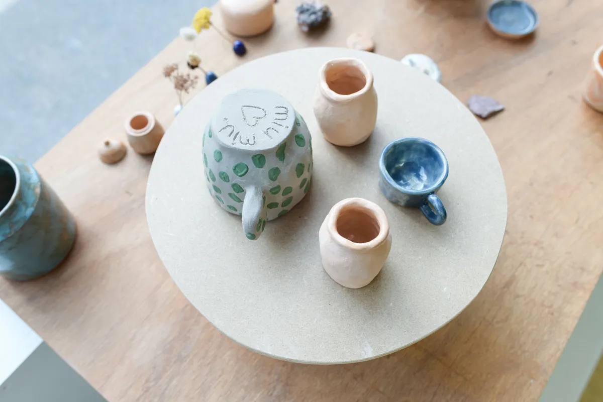Initiez-vous au modelage et au décor sur céramique