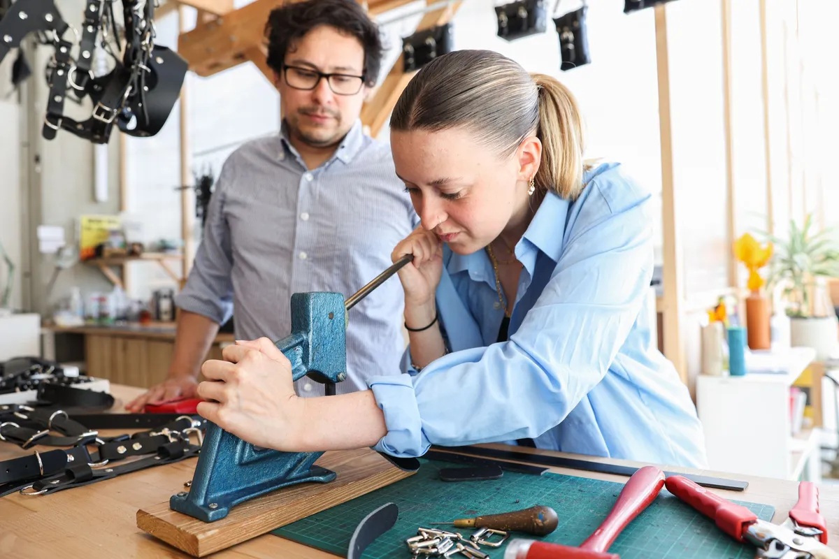 Réalisez votre sac à appareil photo en cuir recyclé