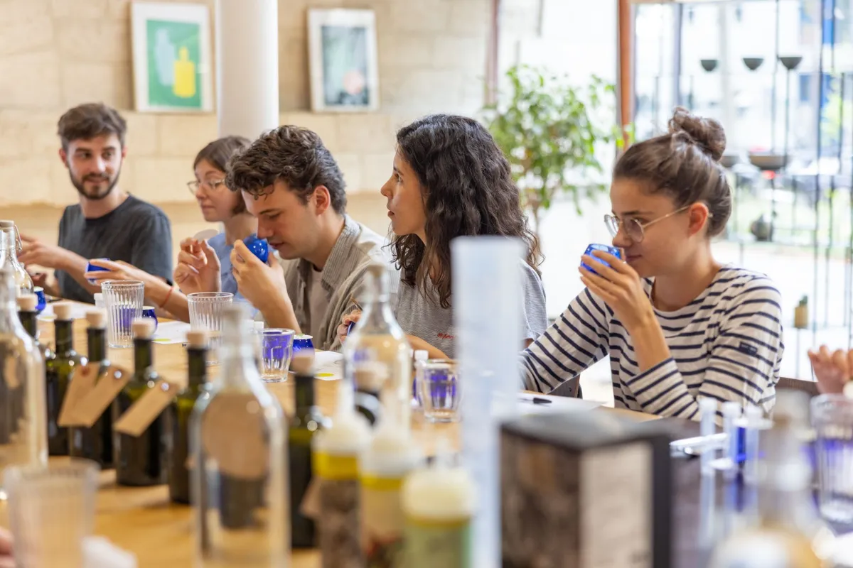 Créez votre huile d’olive et dînez en groupe