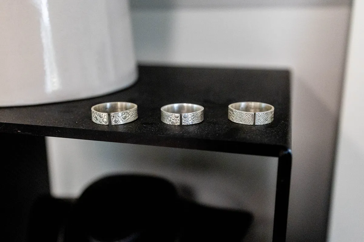 Réalisez votre bague en argent ciselée