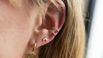 Réalisez votre duo d'ear cuff perlé en argent