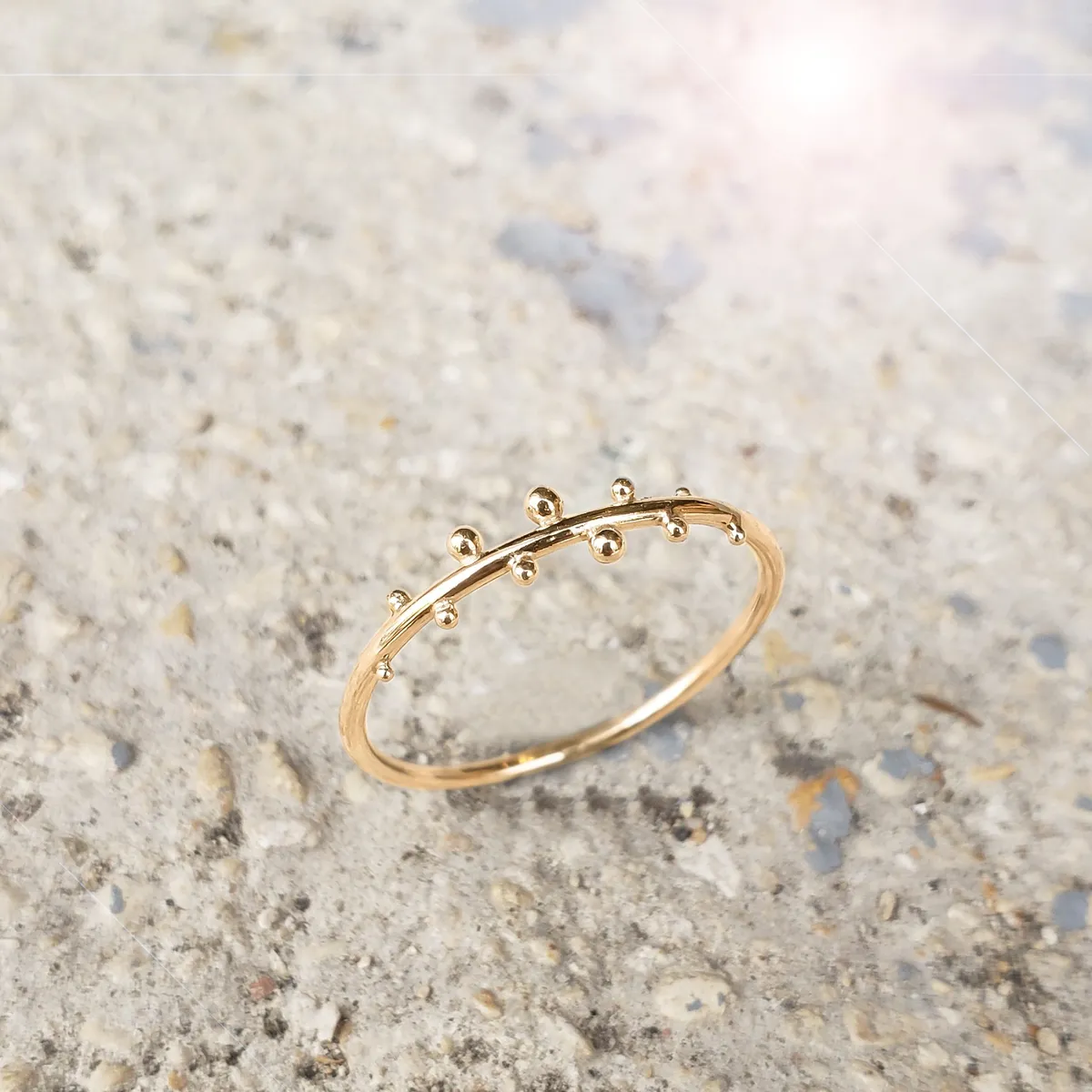 Créez votre bague perlée en or jaune 18 carats