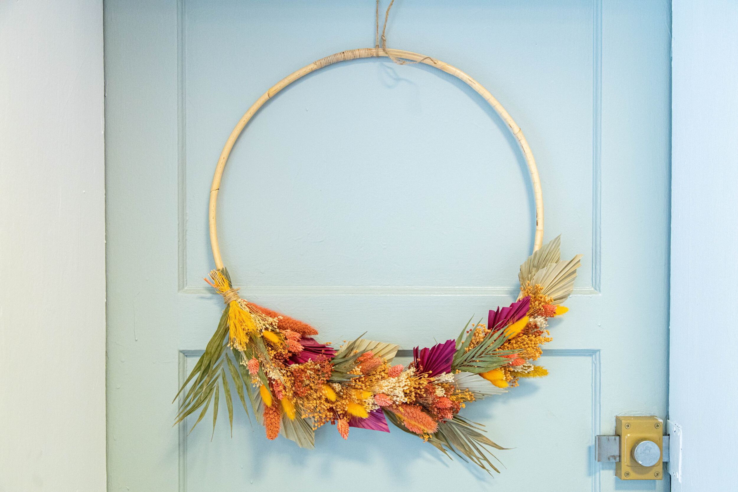 Wecandoo - Réalisez votre couronne en fleurs séchées