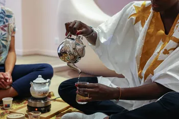 Découvrez la cérémonie du thé africain Ataya