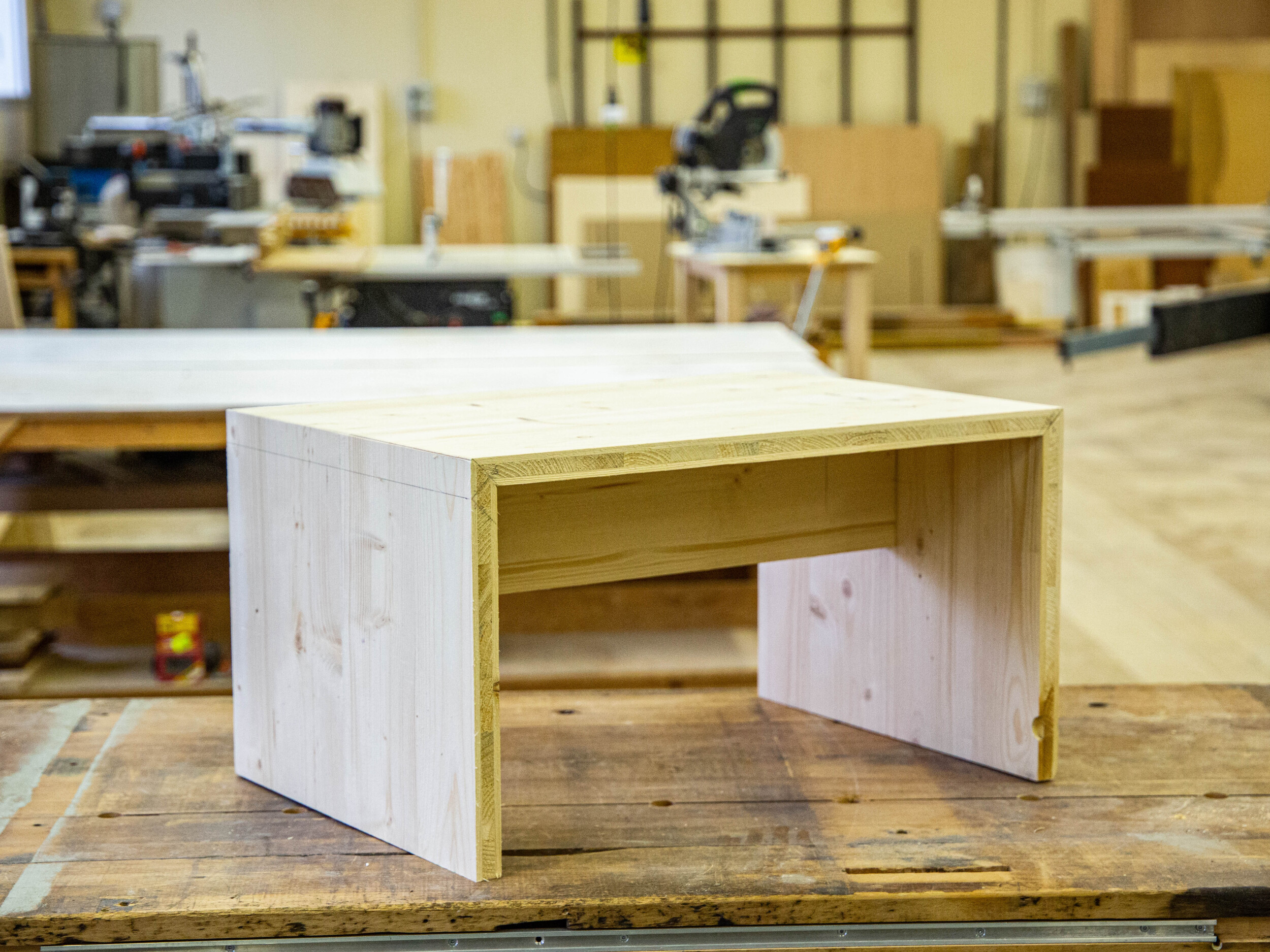 Wecandoo - Réalisez votre table de chevet en bois