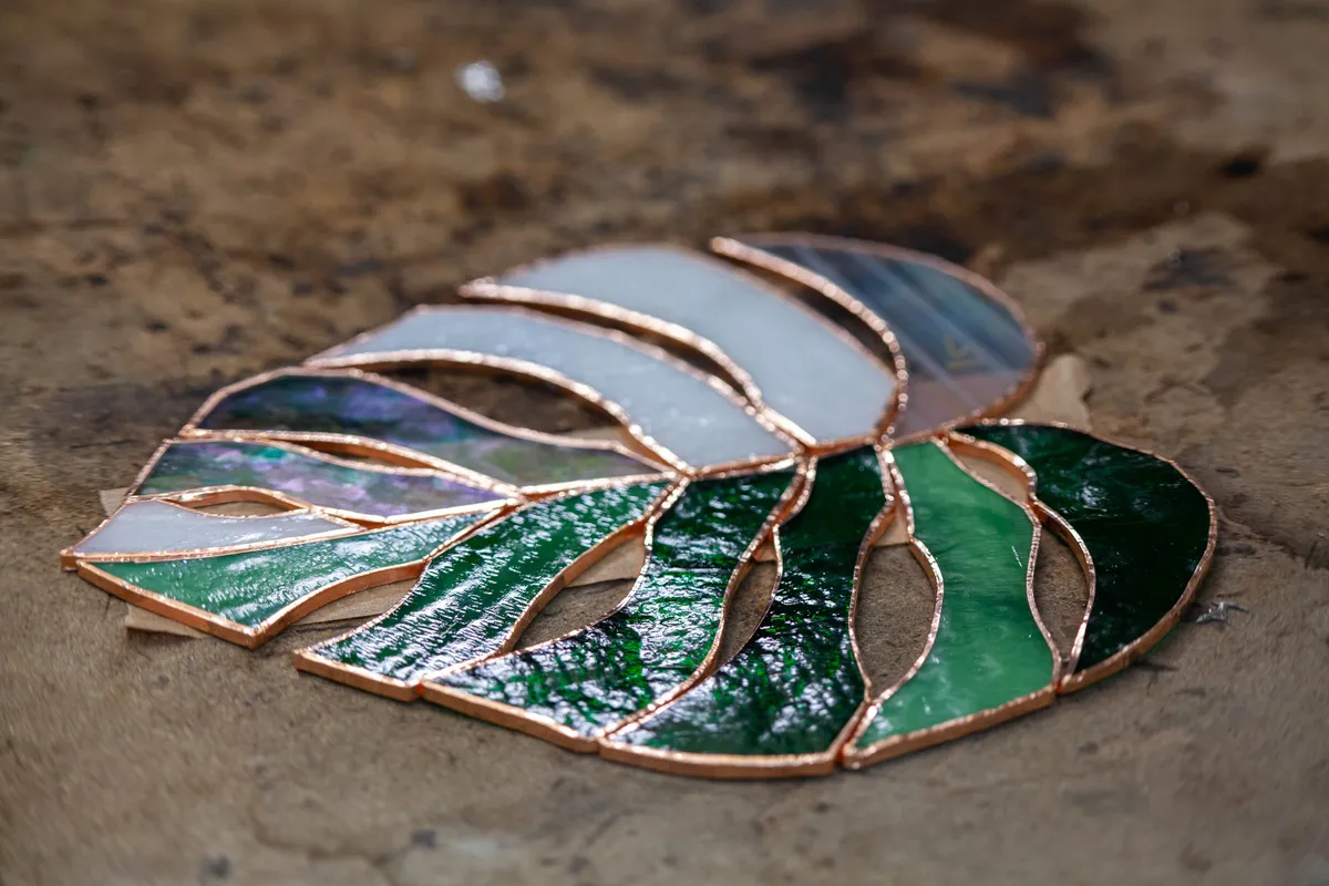 Créez votre feuille Monstera en vitrail sur un jour