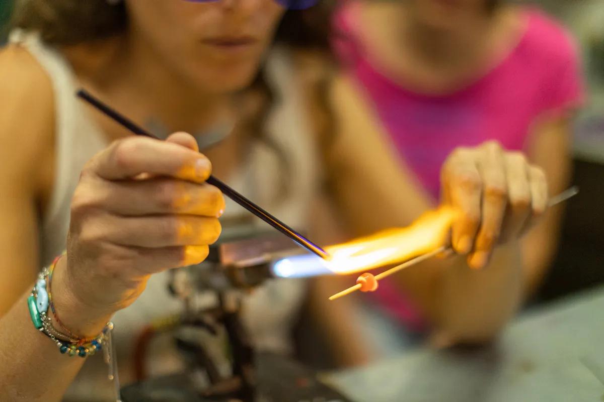 Initiez-vous au filage du verre