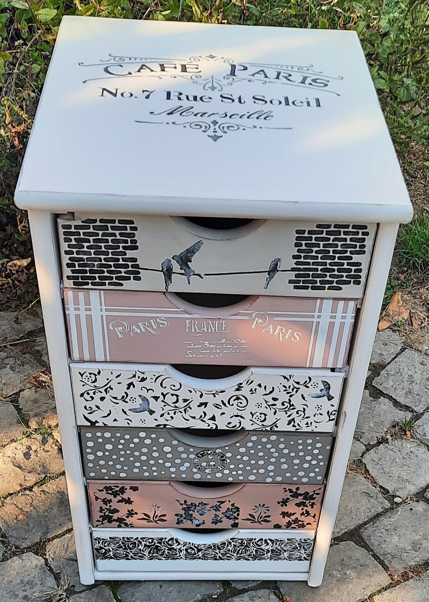 Revamp your small piece of furniture - 1 day