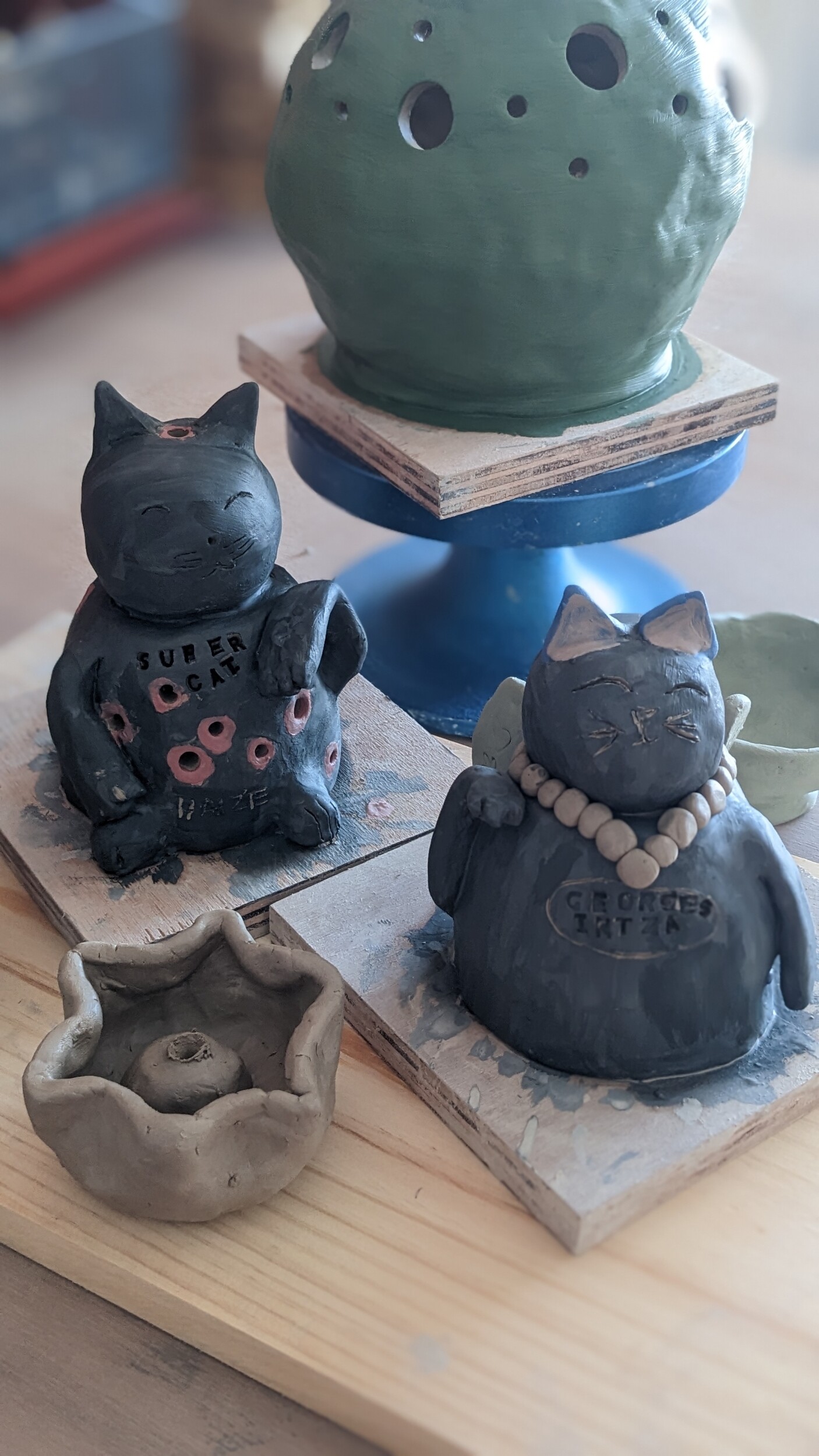 Modelez un objet en céramique avec votre enfant