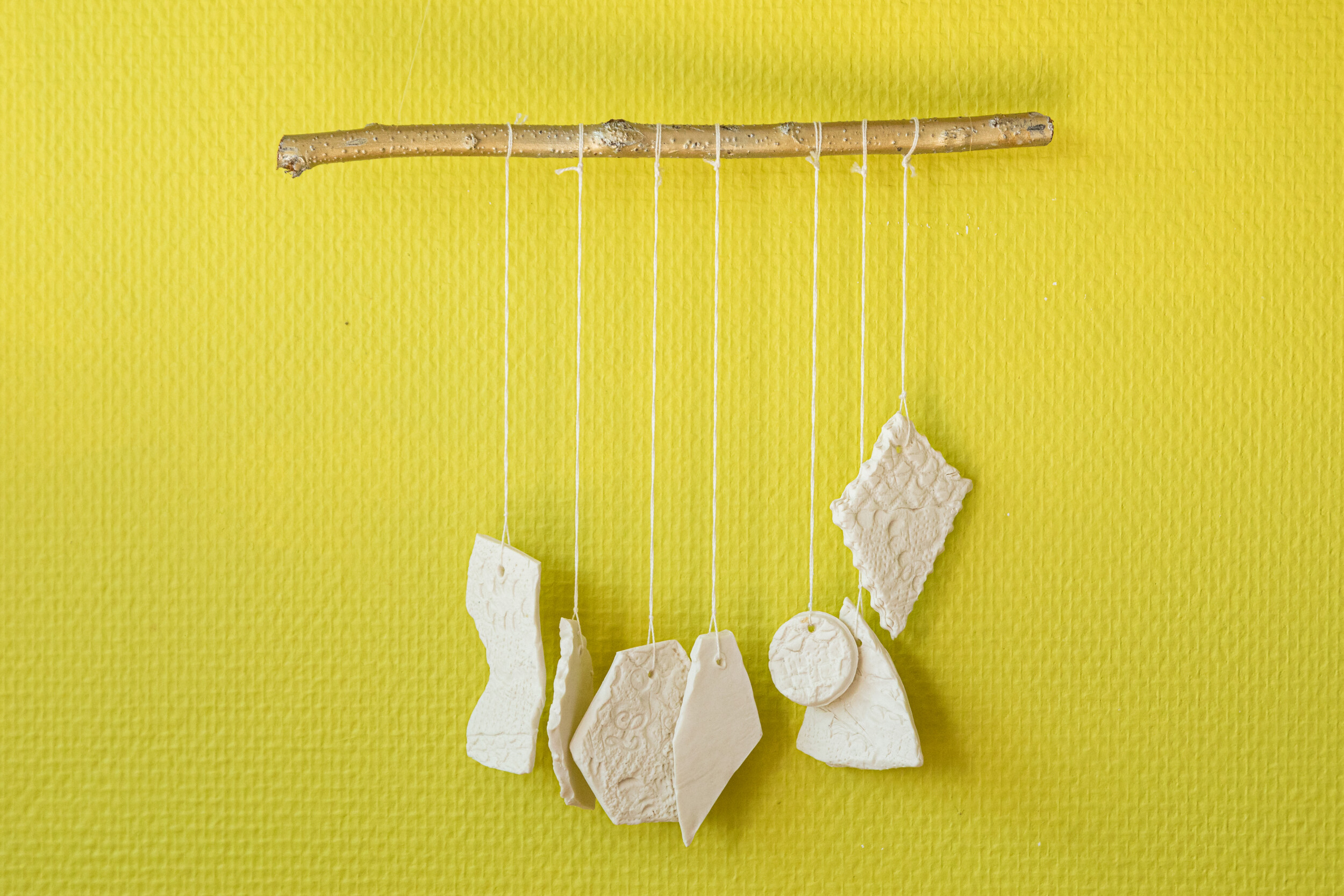 Fabriquez un mobile en porcelaine avec votre enfant