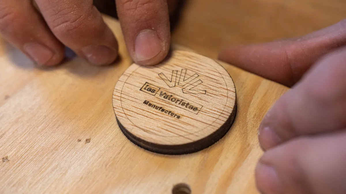 Fabriquez votre support d'ordinateur en bois upcyclé