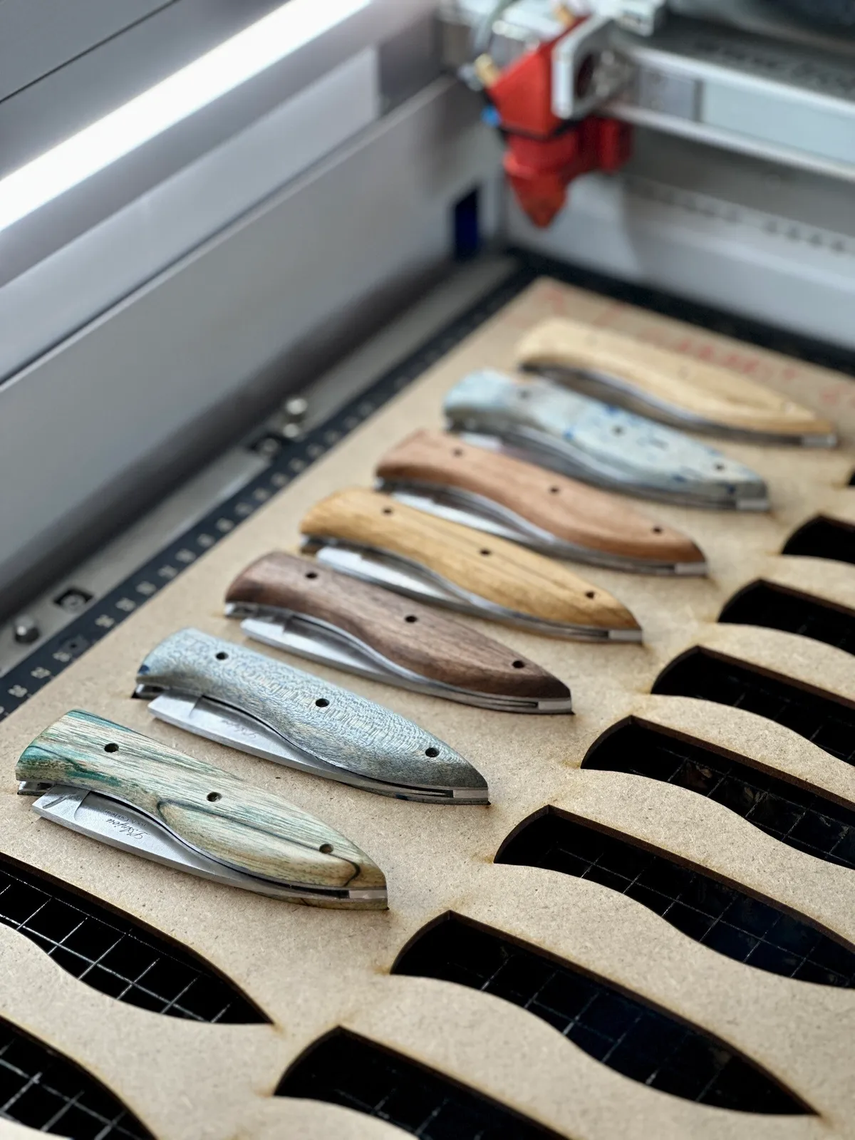 Assemblez et façonnez votre couteau pliant