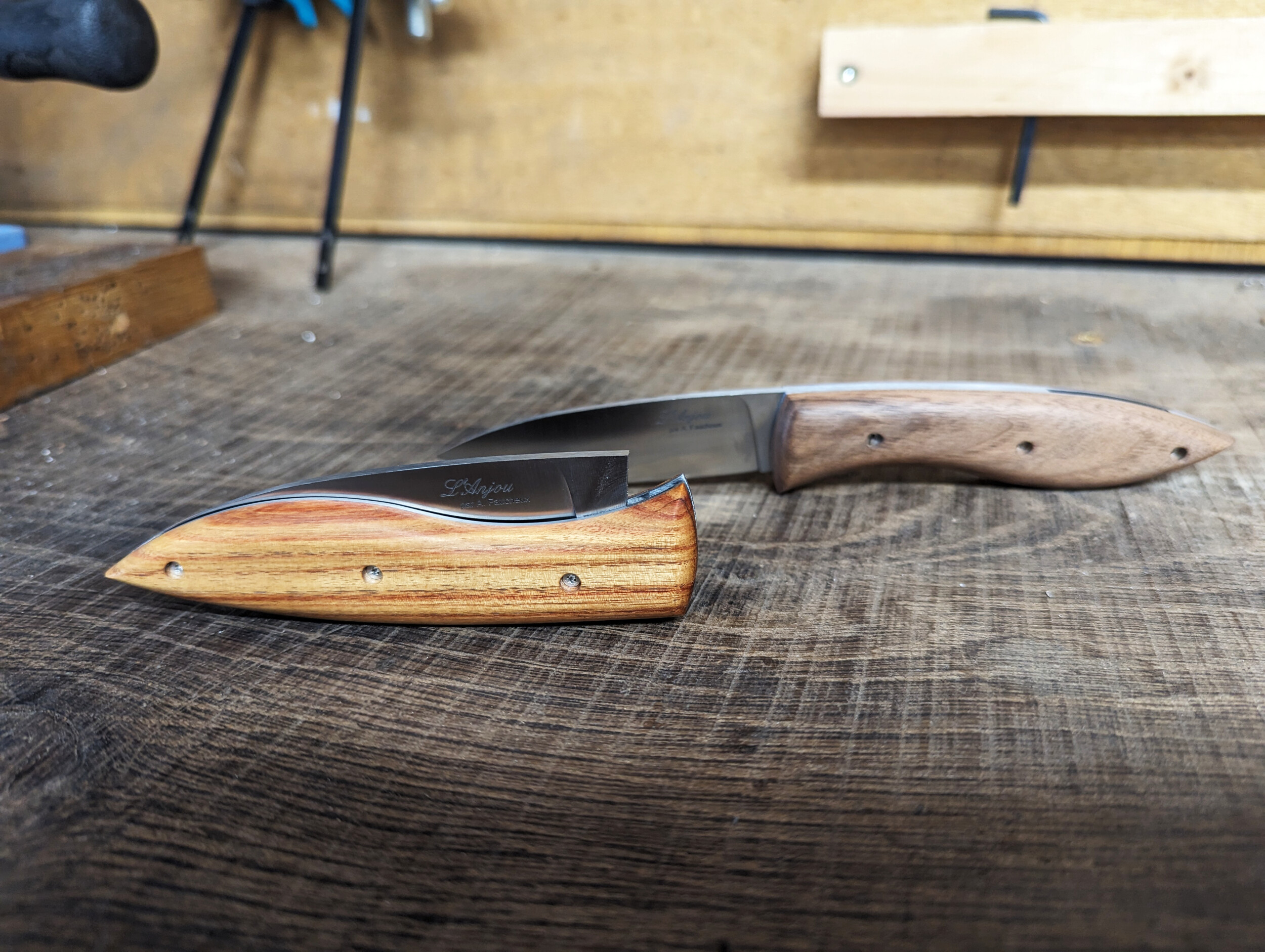 Assemblez et façonnez votre couteau pliant